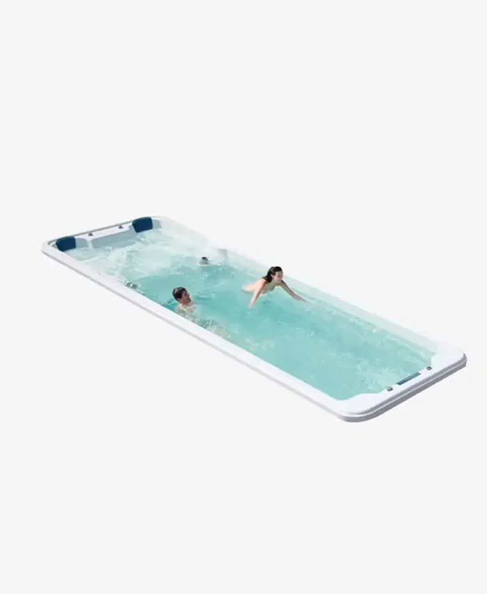 Colston Alpha Pool – spacious outdoor spa ideal for families